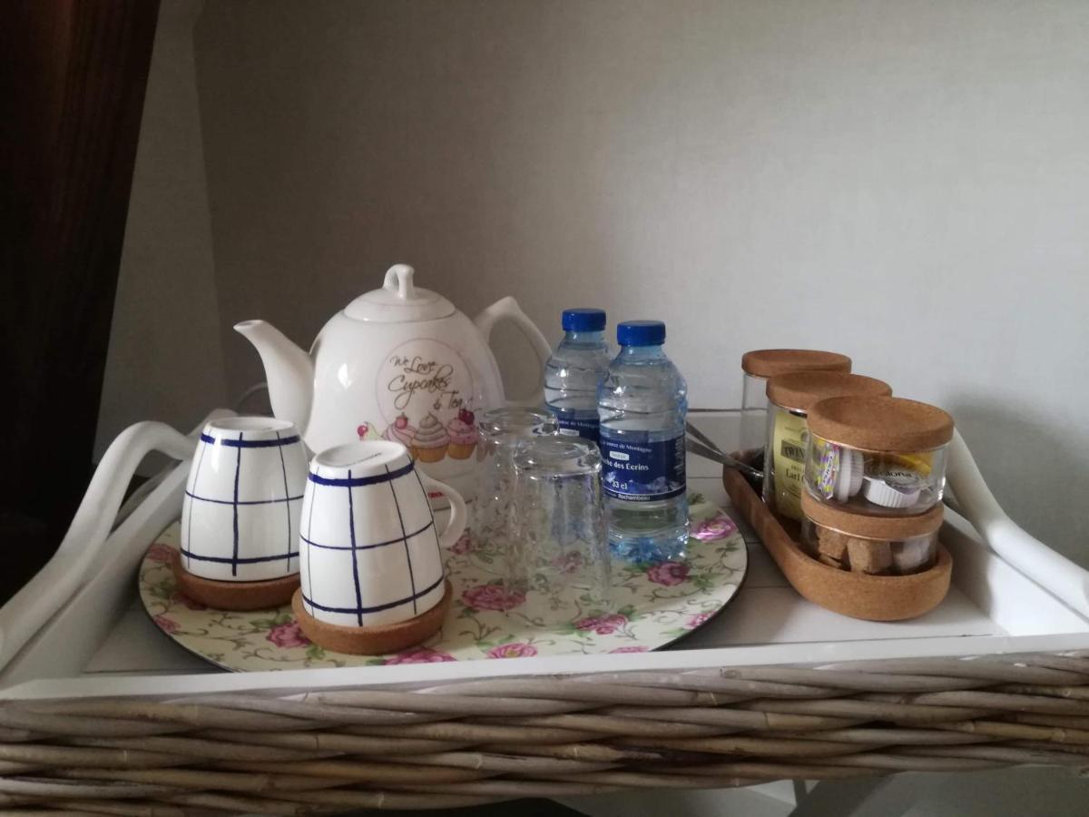 La Maison Bleue Juillac  Luaran gambar