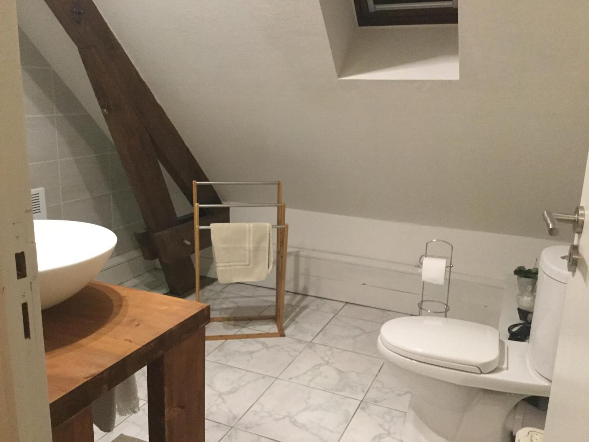 La Maison Bleue Juillac  Bilik gambar